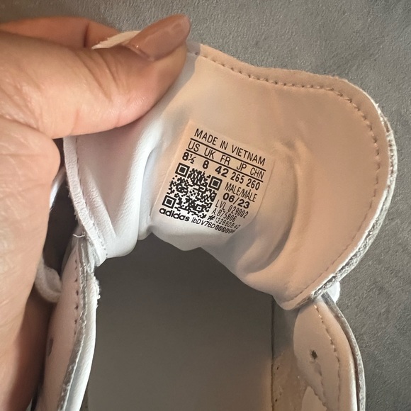 Adidas - Picture 4 of 4